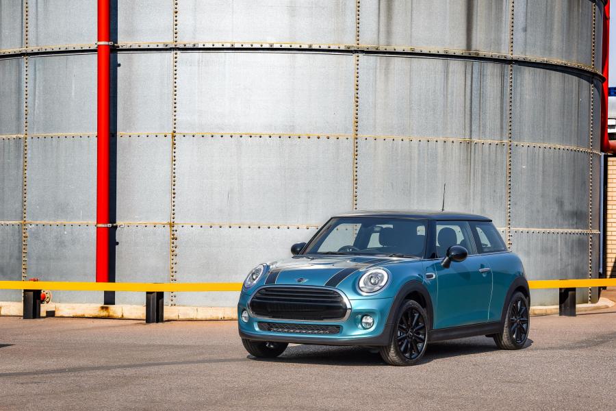  Mini Cooper Caribbean Aqua (F56) 2017 года  (ZA) (фото 17 из 18)